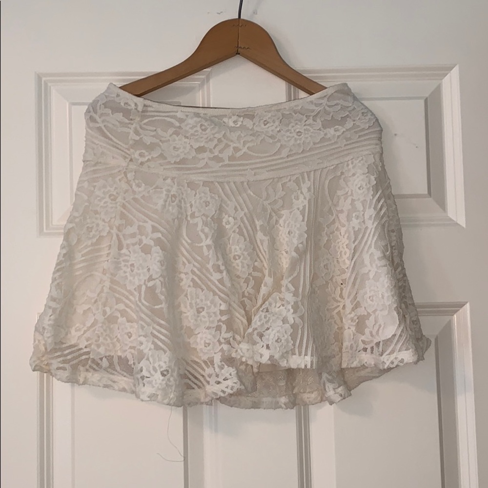 HOLLISTER Lacey white skirt